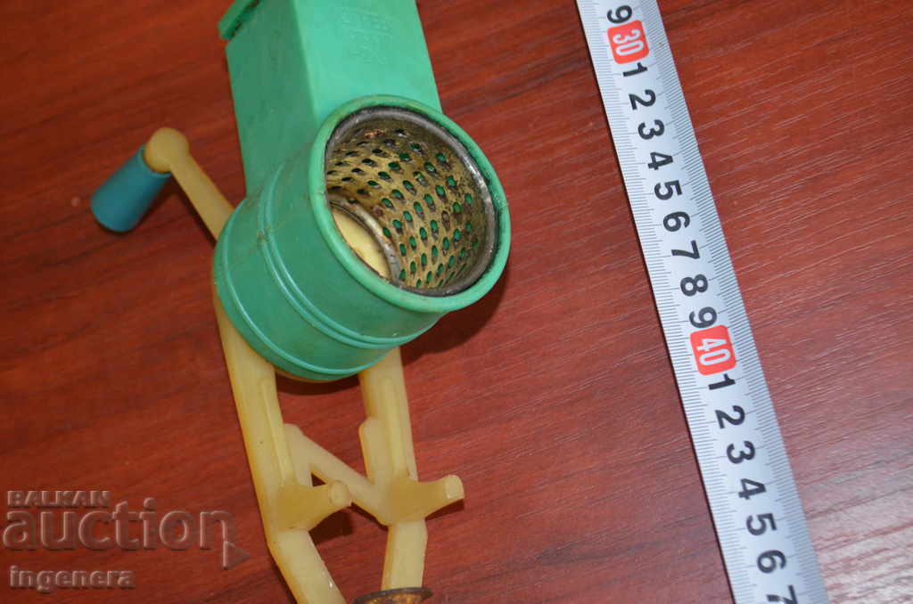 OLD NUT GRINDER, GRINDER FOR NUTS MANUAL with price 18.00 BGN | € 9.20
