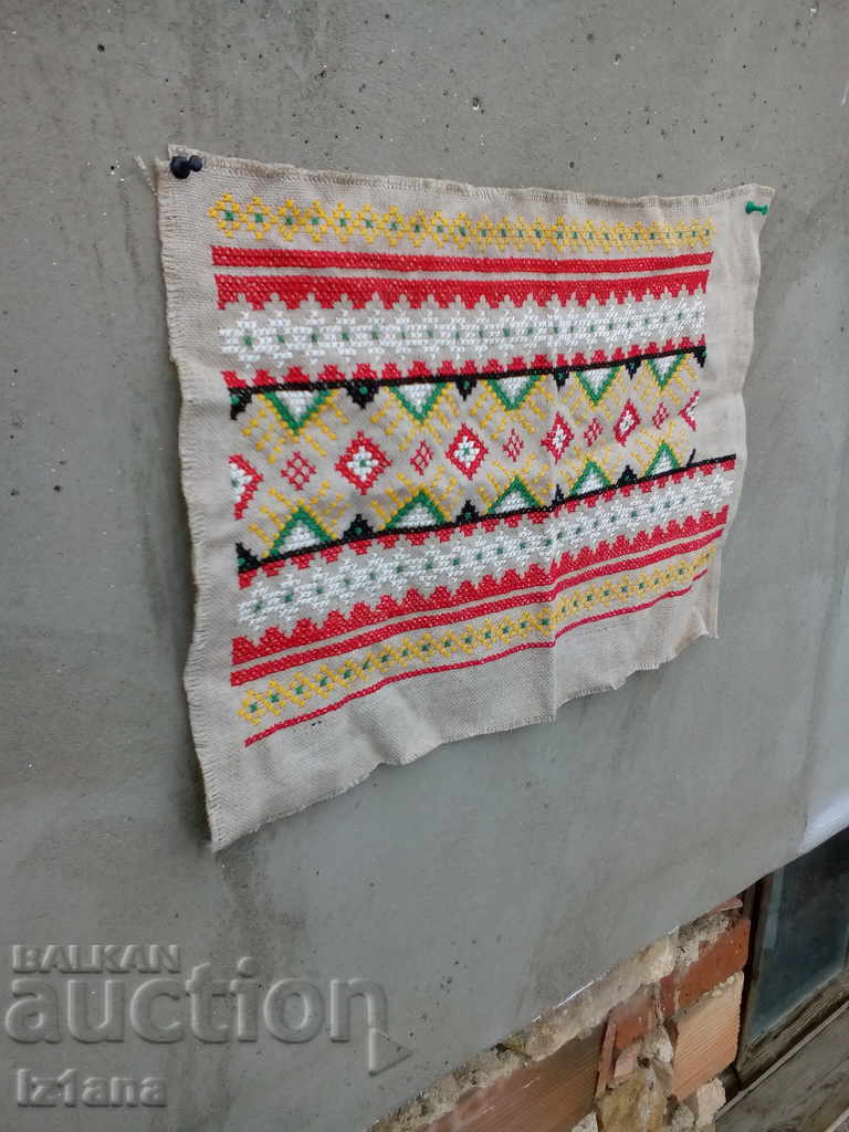 Old embroidery with price 10.00 BGN | € 5.11 Old embroidery with price 10.00 BGN | € 5.11