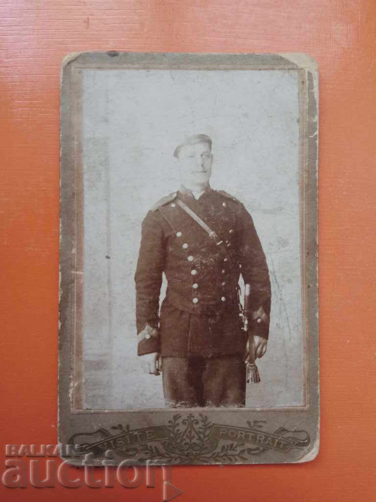 стара снимка на офицер със сабя ,темляк