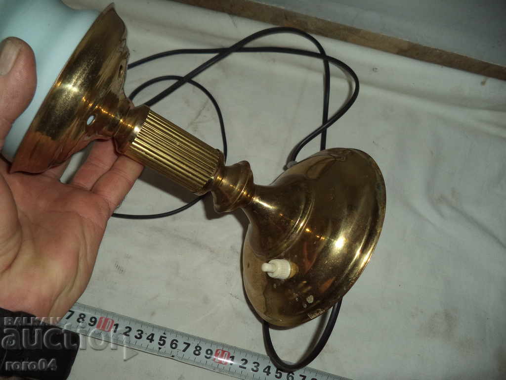 Delivery of OLD BRASS TABLE LAMP WITH GLASS WALL Delivery of OLD BRASS TABLE LAMP WITH GLASS WALL