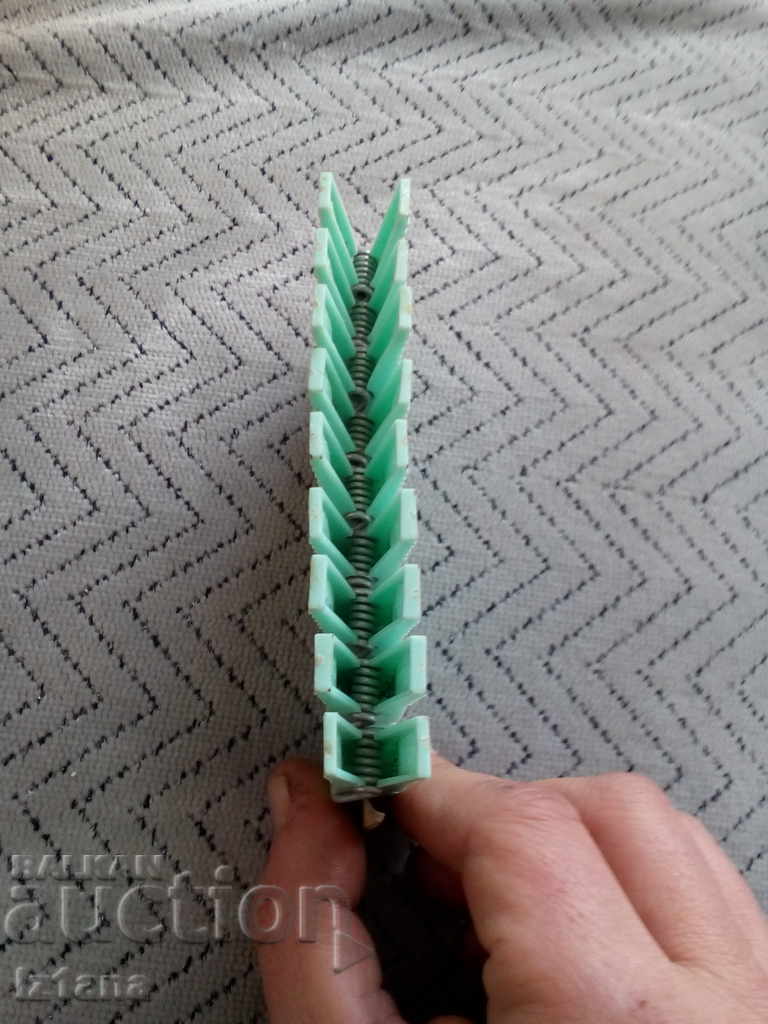 Delivery of Old plastic clips Delivery of Old plastic clips