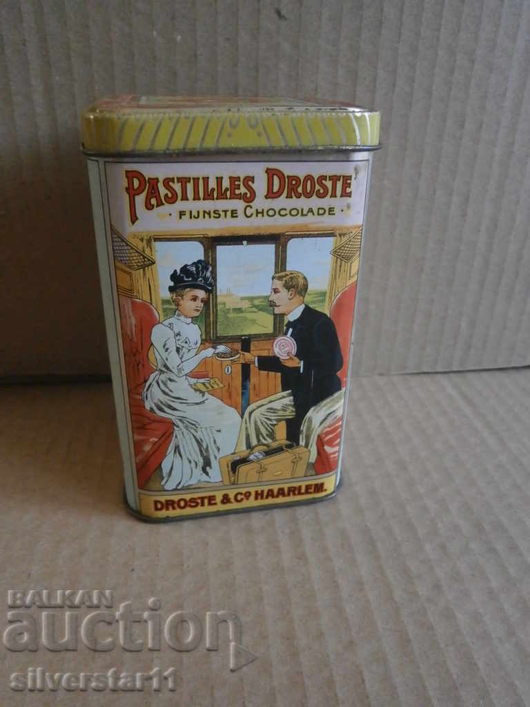 Παράδοση Ένα παλιό μεταλλικό φύλλο κακάου Παράδοση Ένα παλιό μεταλλικό φύλλο κακάου