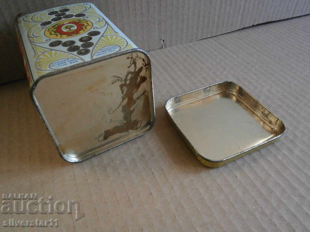 Ένα παλιό μεταλλικό φύλλο κακάου - 6 Ένα παλιό μεταλλικό φύλλο κακάου - 6