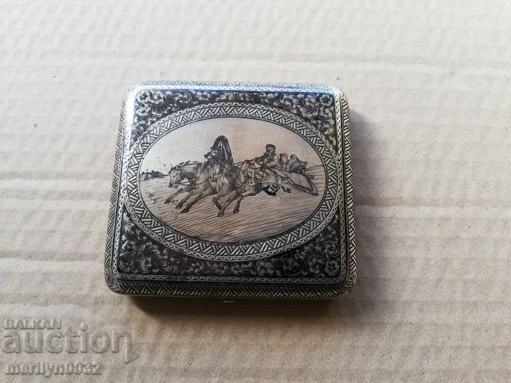 Tabătură rusească de argint cu o probă de 138 de grame cu preț 1095.00 BGN | € 559.86