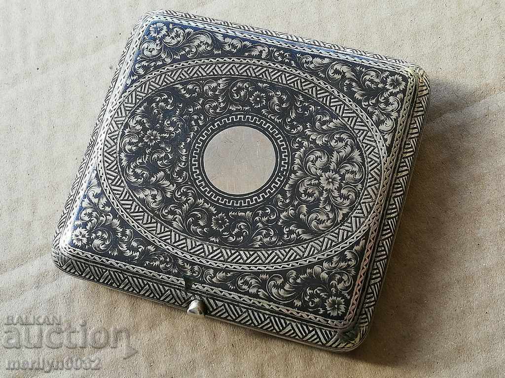 Licitație Tabătură rusească de argint cu o probă de 138 de grame