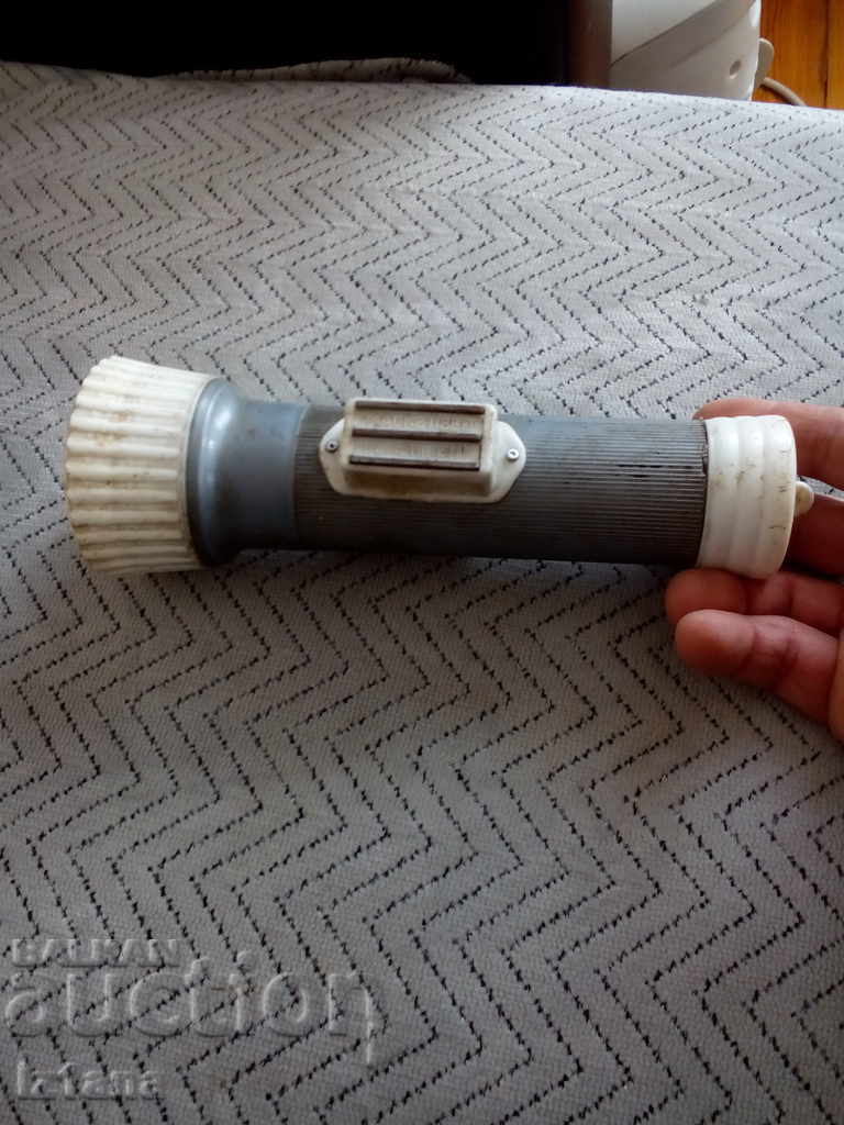 Lanternă veche, lanternă cu preț 5.00 BGN | € 2.56 Lanternă veche, lanternă cu preț 5.00 BGN | € 2.56