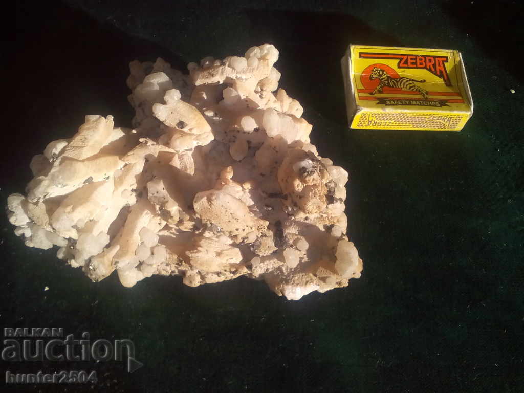 Кварц,пирит,галенит,друза,разм.90х110мм.забел.кристализация.