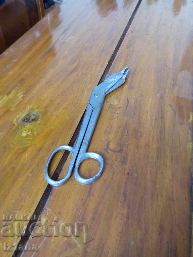 Old scissors, scissors with price 10.00 BGN | € 5.11