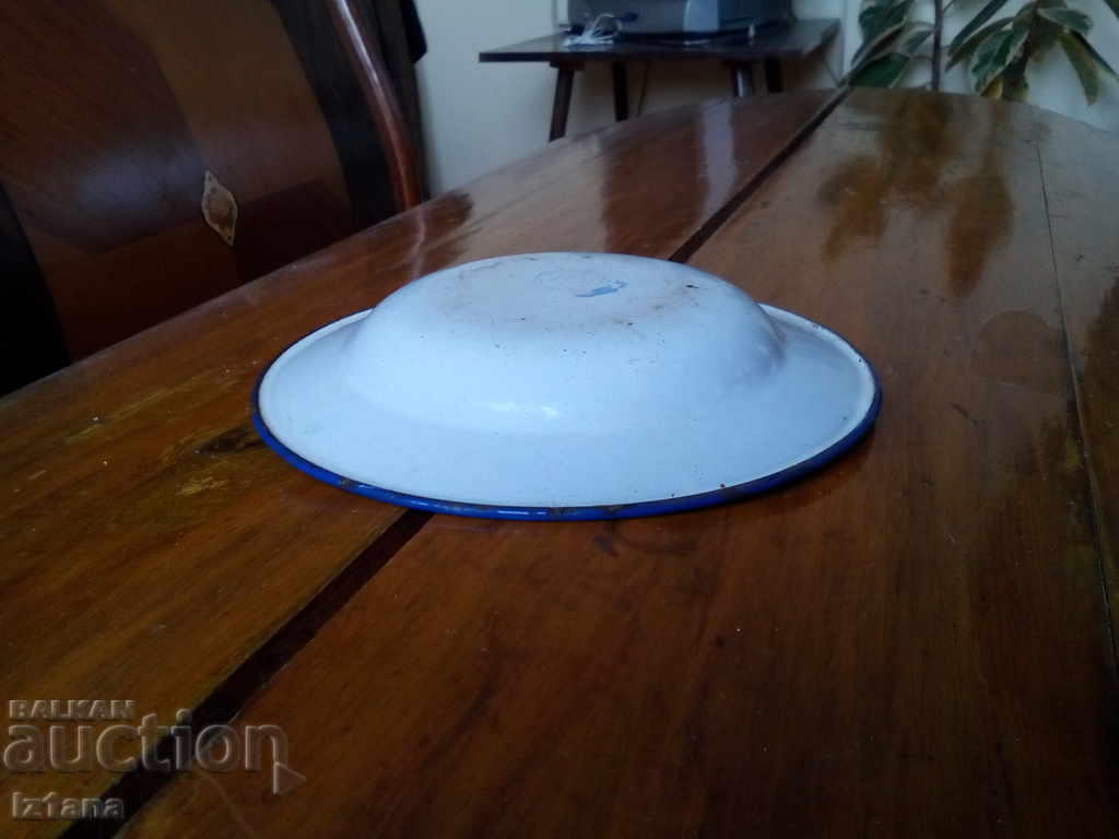 Delivery of Old enamel bowl Delivery of Old enamel bowl