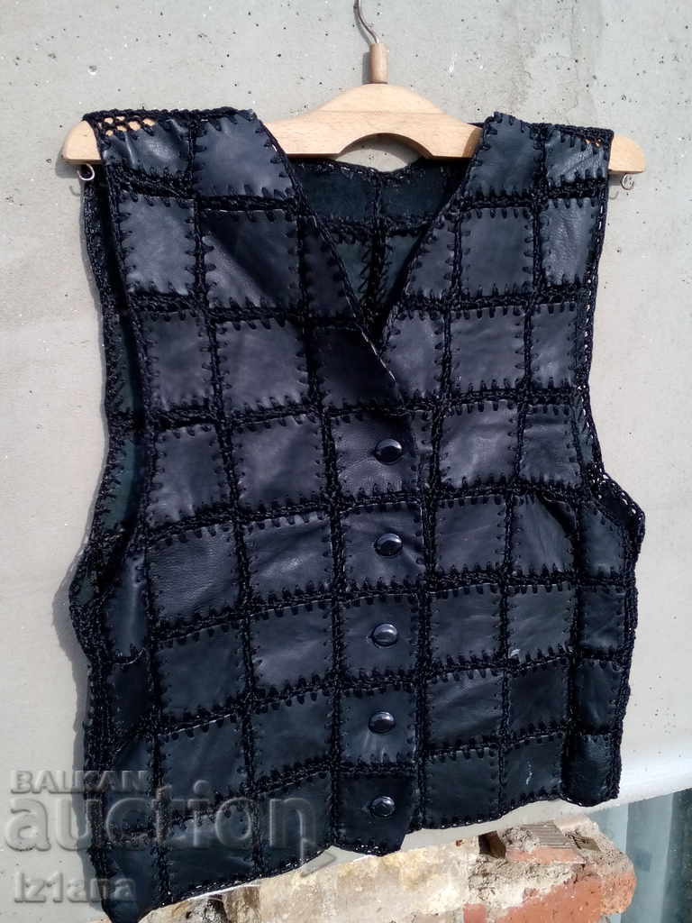 Ladies leather jacket with price 10.00 BGN | € 5.11 Ladies leather jacket with price 10.00 BGN | € 5.11