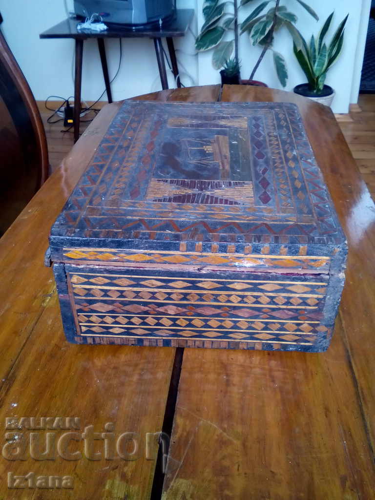 Auction An old wooden briefcase Auction An old wooden briefcase