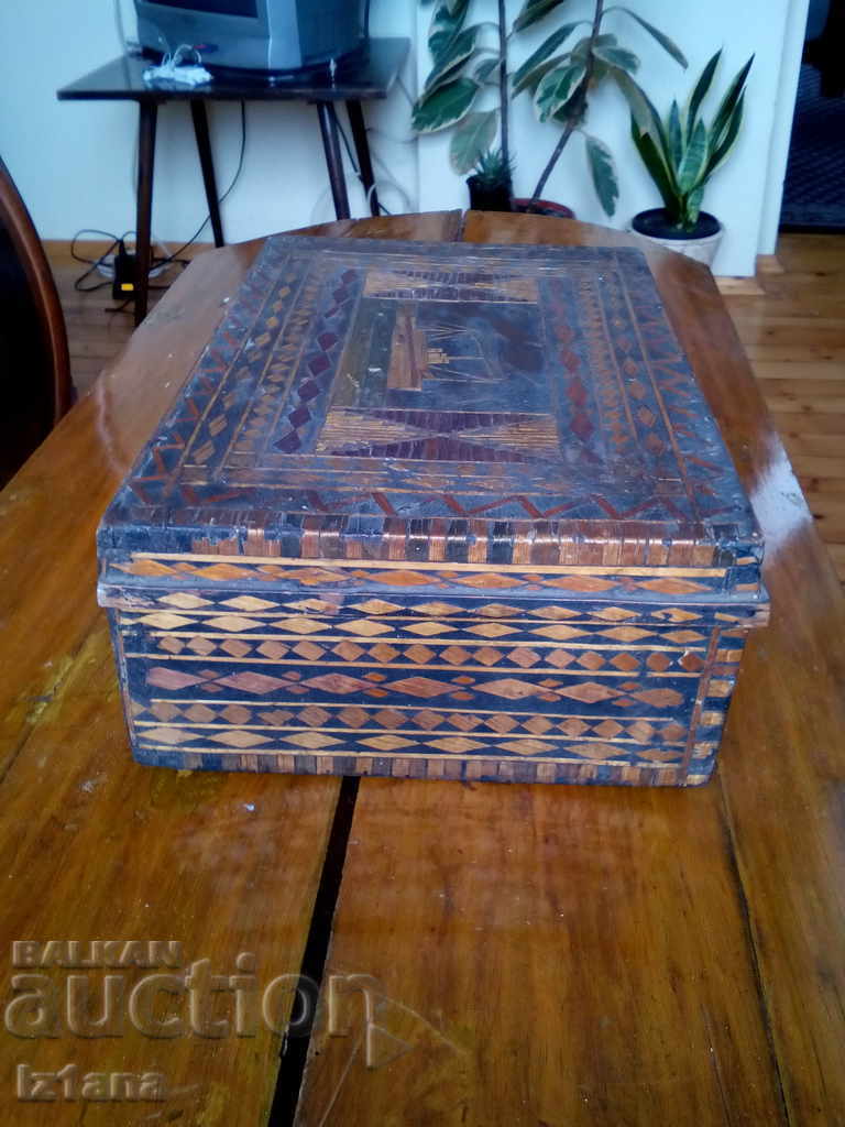 An old wooden briefcase - 5 An old wooden briefcase - 5