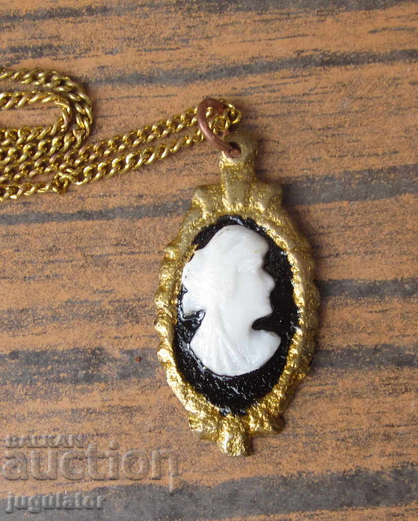 Auction old antique gem set with jewelery pendant Auction old antique gem set with jewelery pendant