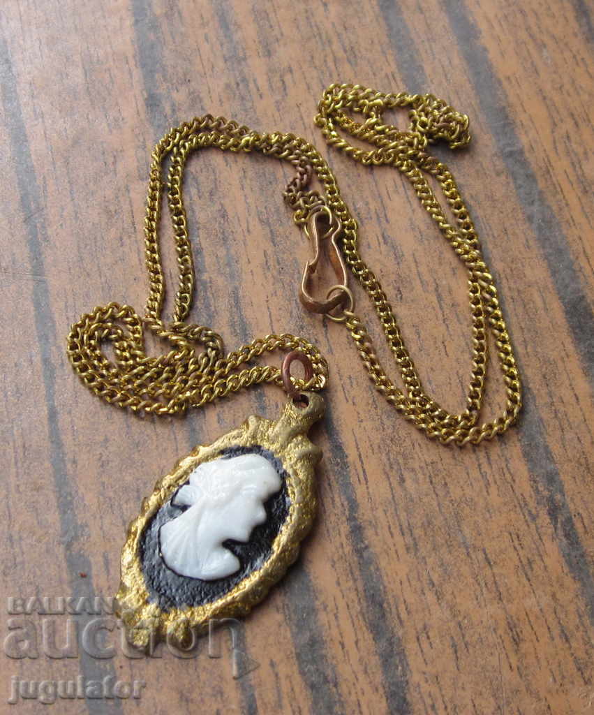 Delivery of old antique gem set with jewelery pendant Delivery of old antique gem set with jewelery pendant