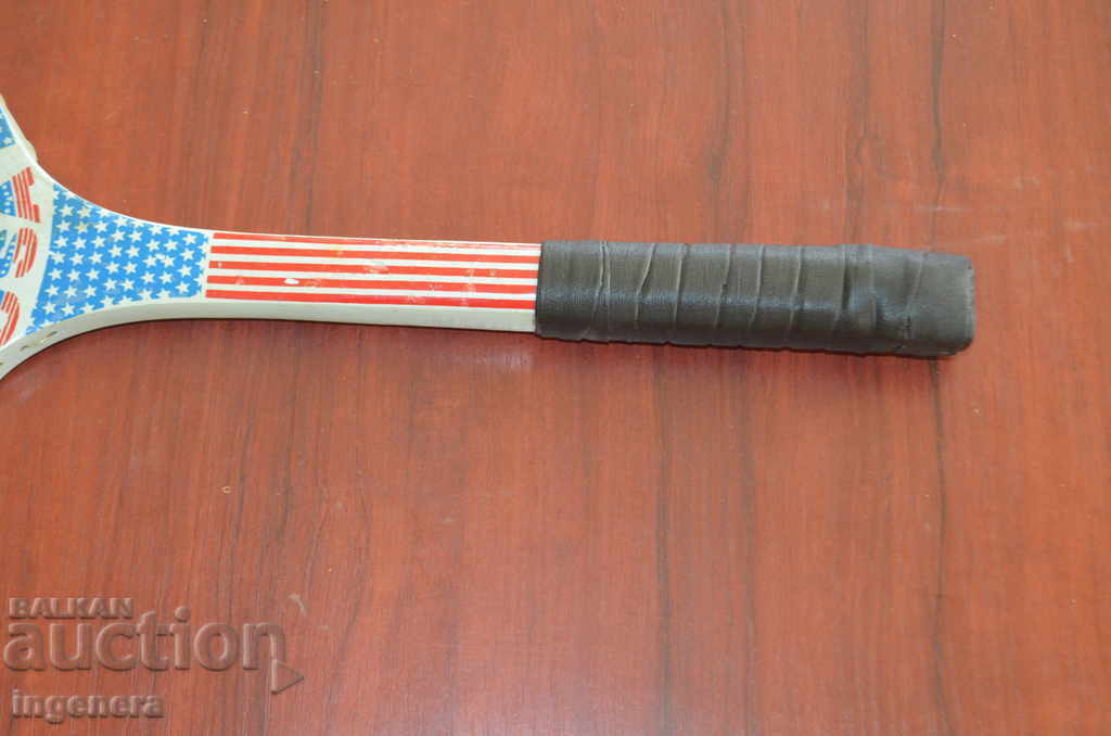 Auction  OLD TENNIS RACKET - WOODEN