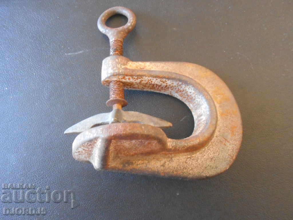 Presa veche, strânsă, "Balcanică" din Tryavna cu preț 5.00 BGN | € 2.56