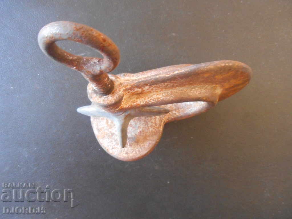 Licitație Presa veche, strânsă, "Balcanică" din Tryavna