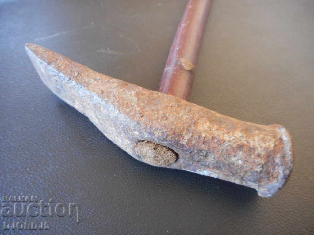 Un ciocan vechi cu preț 7.00 BGN | € 3.58