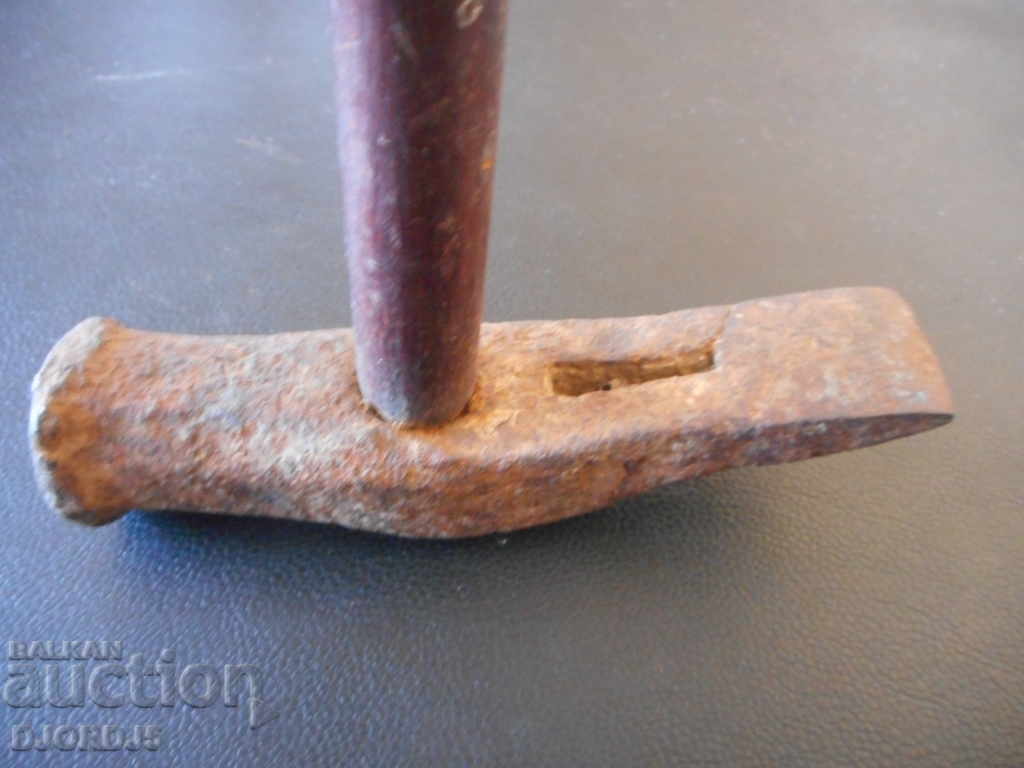 Licitație Un ciocan vechi