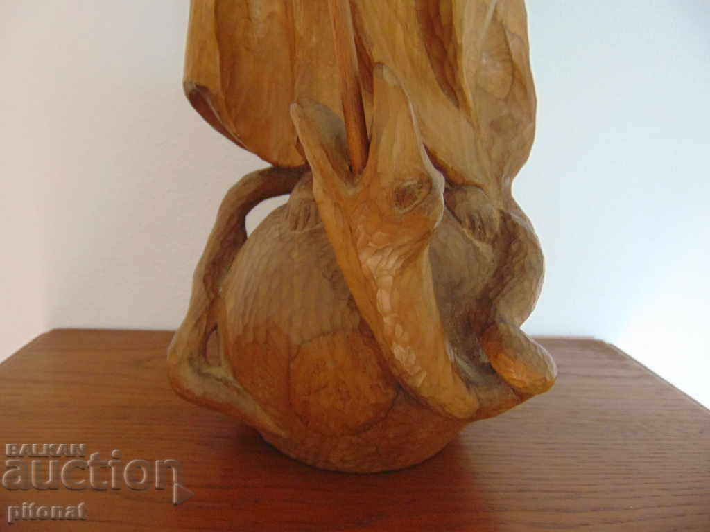 Auction A large religious wooden statue Auction A large religious wooden statue