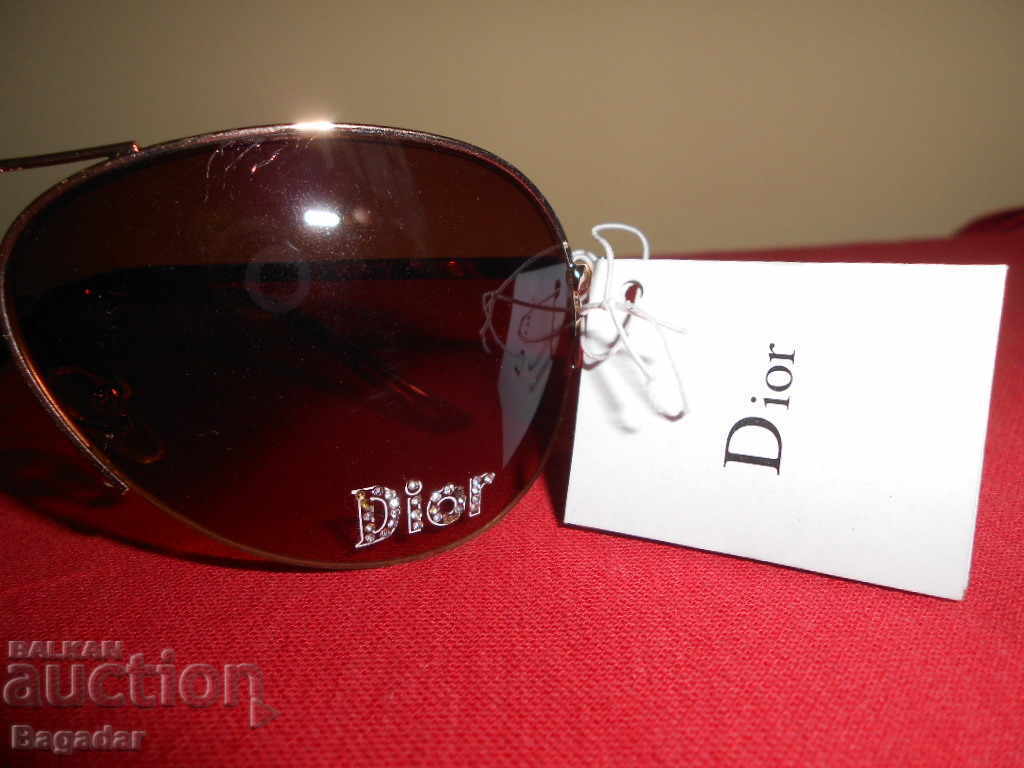 Ochelari de protecție DIOR cu preț 60.00 BGN | € 30.68