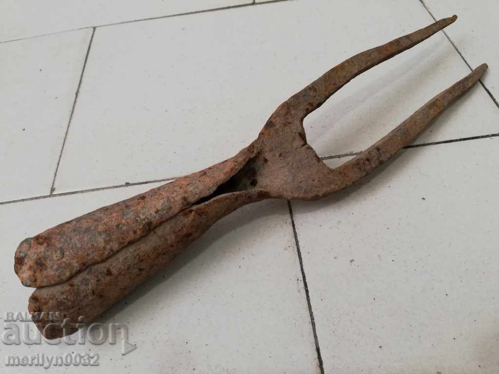 Auction  Double tooth, beet harvester, wrought iron