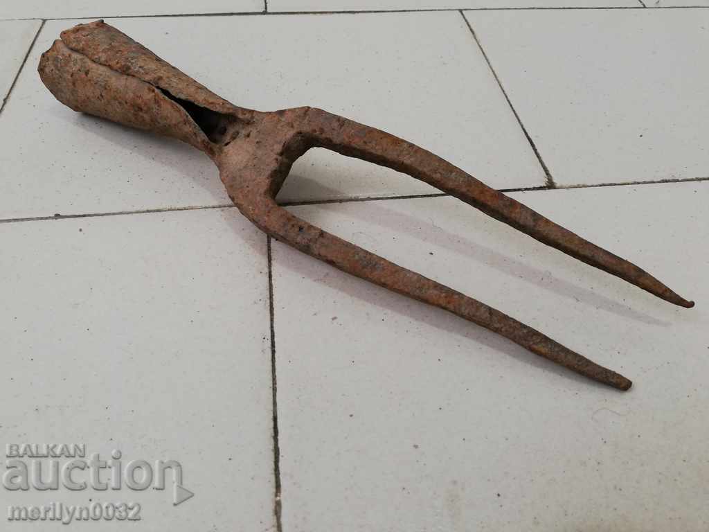 Delivery of Double tooth, beet harvester, wrought iron