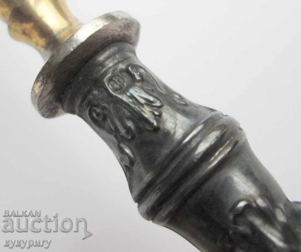 A great old fork for serving a golden silver handle - 6 A great old fork for serving a golden silver handle - 6