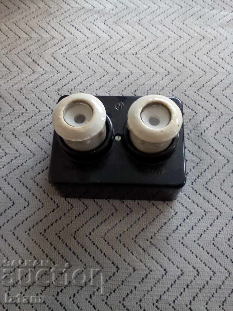 Παλιά βάση ασφάλειας, ασφάλειες