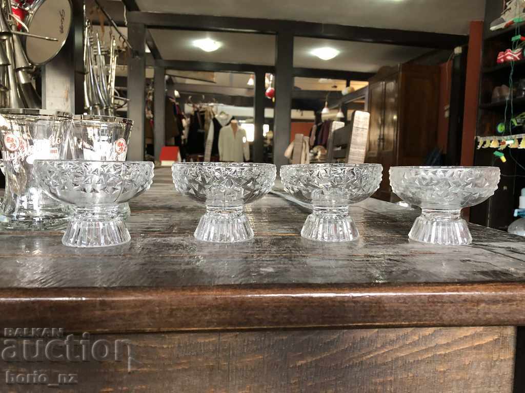 Auction 9668. SERVICE PACKAGING FOR MASSIVE GLASS ICE CREAM Auction 9668. SERVICE PACKAGING FOR MASSIVE GLASS ICE CREAM