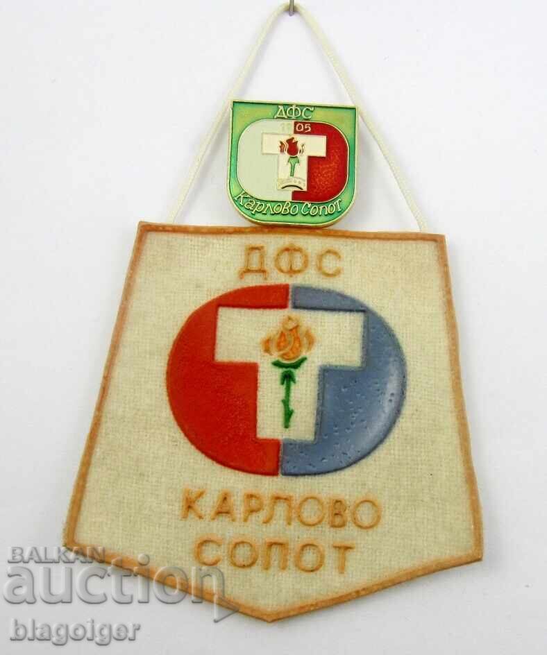 Auction FLAG and FOOTBALL BADGE - DFS TORPEDO-KARLOVO-SOPOT Auction FLAG and FOOTBALL BADGE - DFS TORPEDO-KARLOVO-SOPOT