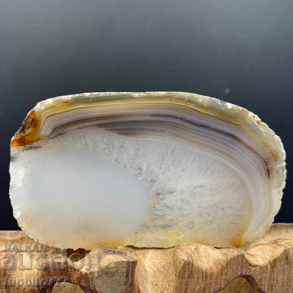 Delivery of mineral agate, chalcedone Delivery of mineral agate, chalcedone