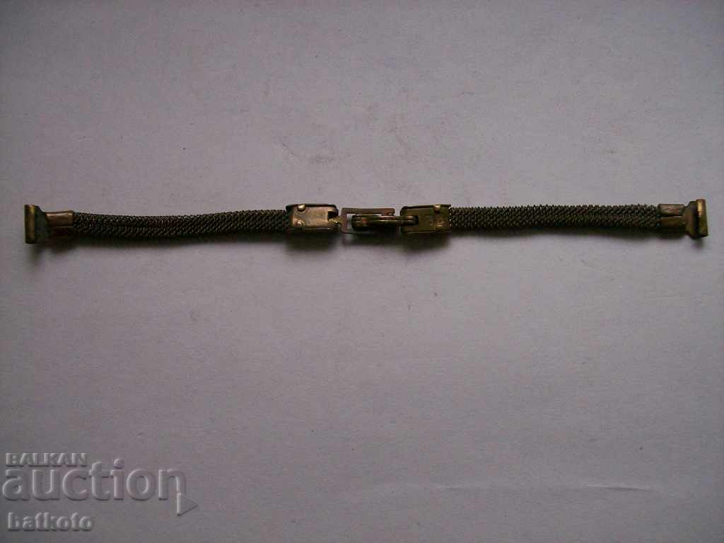 An old elegant gilt chain for ladies watches with price 8.00 BGN | € 4.09 An old elegant gilt chain for ladies watches with price 8.00 BGN | € 4.09