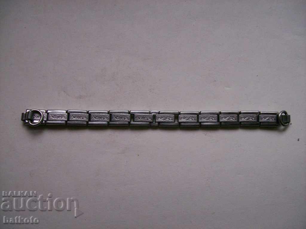 Old elegant stretch strap for ladies watch