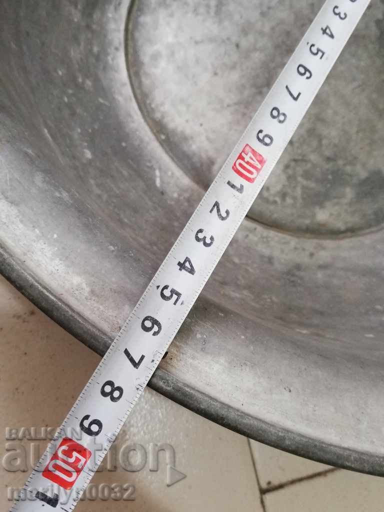 Auction Tinned basin, copper pot, baker, trough Auction Tinned basin, copper pot, baker, trough