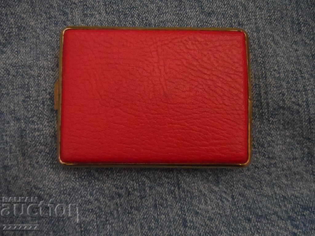 Old snuff box with price 10.00 BGN | € 5.11 Old snuff box with price 10.00 BGN | € 5.11