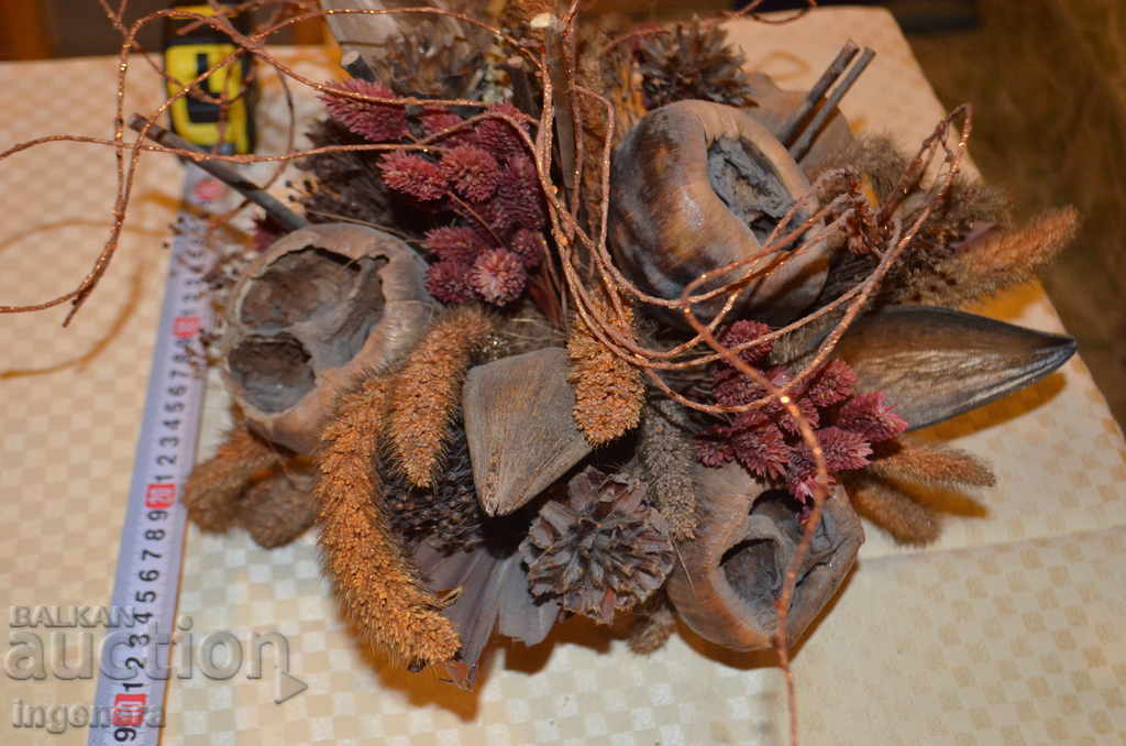 ARRANGEMENT FROM NATURE. DRY FLOWERS AND FRUITS with price 33.00 BGN | € 16.87 ARRANGEMENT FROM NATURE. DRY FLOWERS AND FRUITS with price 33.00 BGN | € 16.87