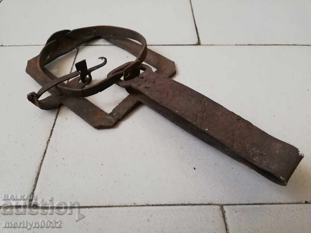 Hand forged wrought iron trap SMALL - 6 Hand forged wrought iron trap SMALL - 6