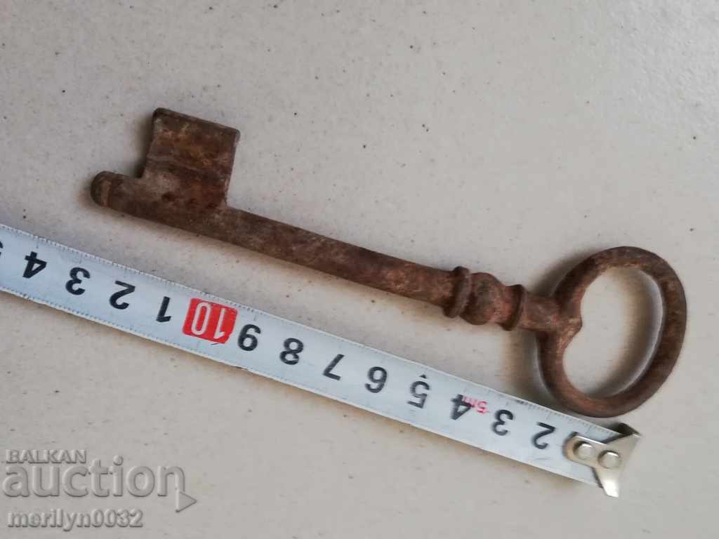 Auction Ancient handwheel key Auction Ancient handwheel key