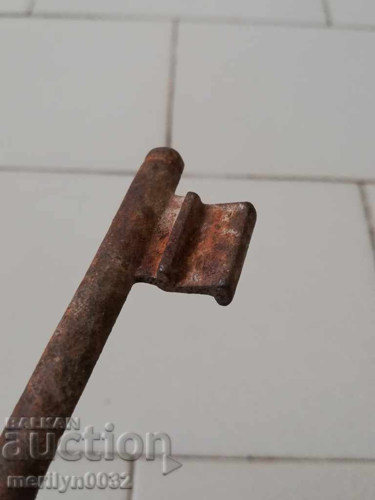 Delivery of Ancient handwheel key Delivery of Ancient handwheel key