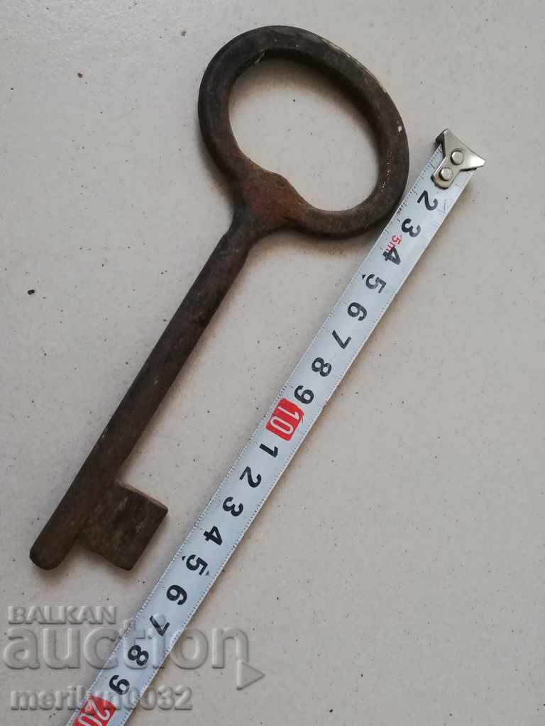 Παλιά χειροποίητο σφυρήλατο κλειδί με τιμή € 33.17 | 64.88 BGN