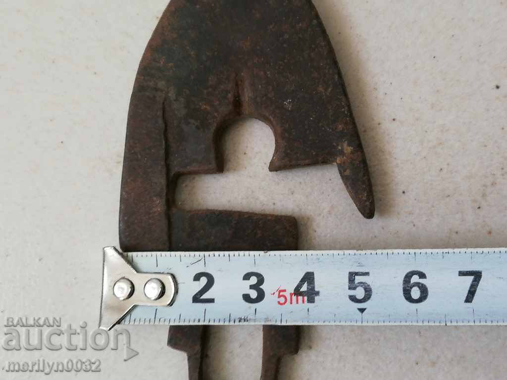 Delivery of Forged key spec secret for the monastery lock lock padlock Delivery of Forged key spec secret for the monastery lock lock padlock