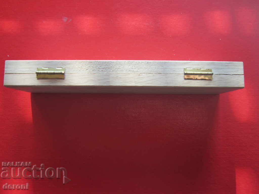 Auction Wooden box for pen pen box Auction Wooden box for pen pen box