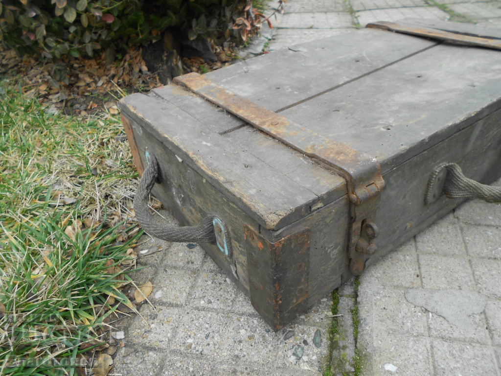 Auction War Chest ww1 WW2 Auction War Chest ww1 WW2