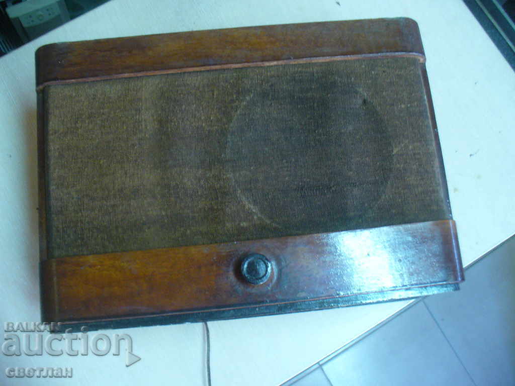 OLD RADIO - WORKS OLD RADIO - WORKS