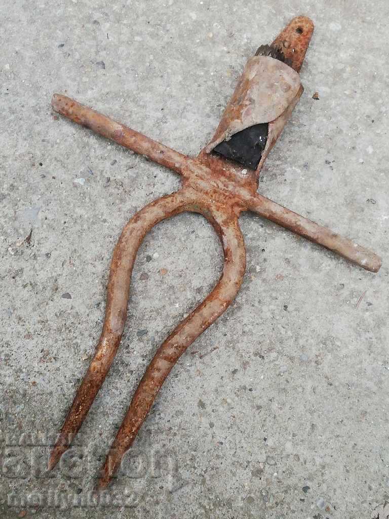 Παλιά σφυρήλατα δύο δόντια, δίκρανο, σφυρήλατο σίδερο - 6 Παλιά σφυρήλατα δύο δόντια, δίκρανο, σφυρήλατο σίδερο - 6