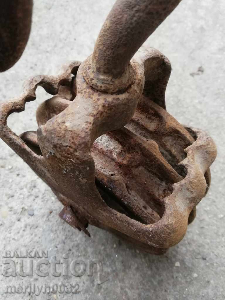 Roller WISTONS PATENT Polystyrene Wrought Iron Pulley Reel with price 68.00 BGN | € 34.77 Roller WISTONS PATENT Polystyrene Wrought Iron Pulley Reel with price 68.00 BGN | € 34.77