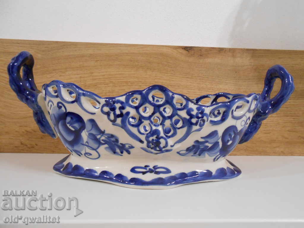 Russian designer candy box in blue/white, Gzhel marked with price 297.00 BGN | € 151.85 Russian designer candy box in blue/white, Gzhel marked with price 297.00 BGN | € 151.85