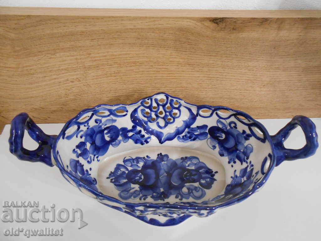 Delivery of Russian designer candy box in blue/white, Gzhel marked Delivery of Russian designer candy box in blue/white, Gzhel marked