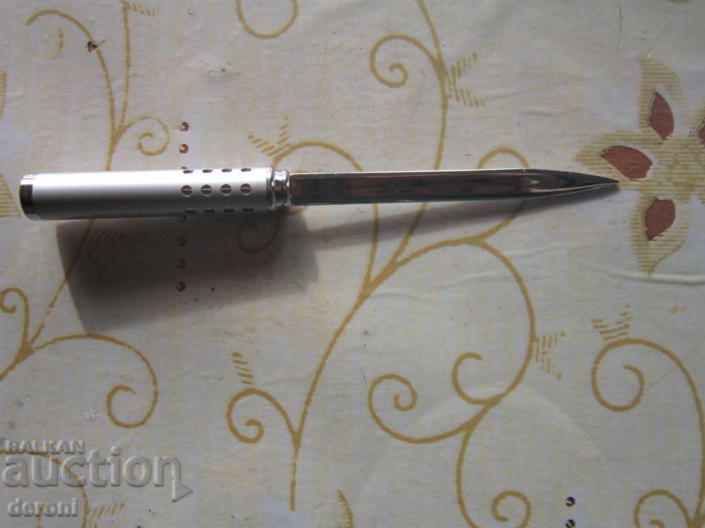 A rare letter blade with price 10.00 BGN | € 5.11 A rare letter blade with price 10.00 BGN | € 5.11